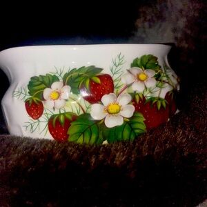 Hammersley Strawberry Ripe Floral White Bone China sugar dish Discontinu